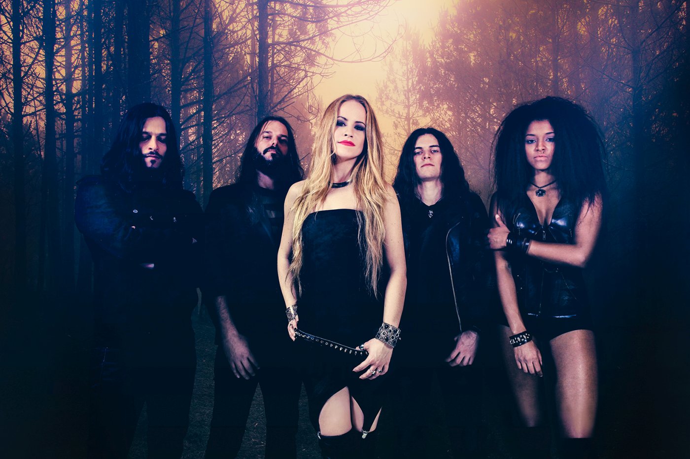 FROZEN CROWN: il nuovo video di ‘In the Dark’