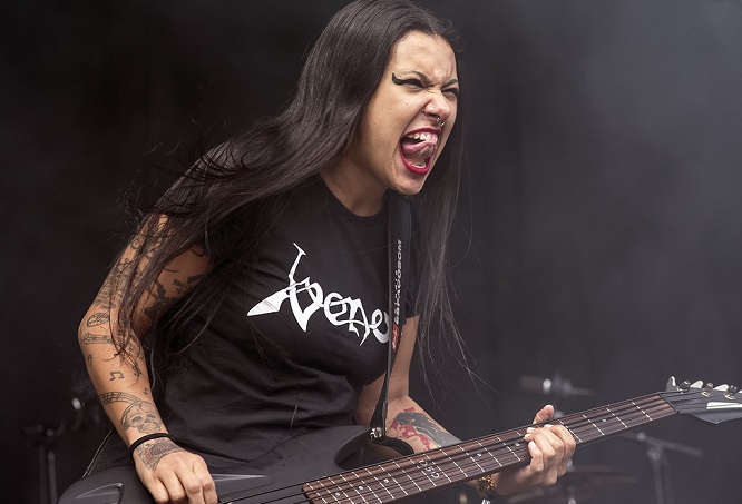 NERVOSA: la cantante/bassista Fernanda Lira ha lasciato la band