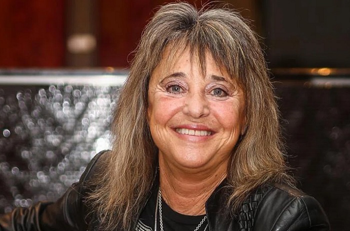 SUZI QUATRO: il video del singolo natalizio ‘My Heart And Soul (I Need You Home For Christmas)’