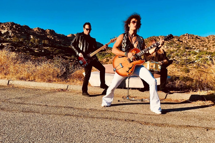 ALEX COLE: il video di ‘Bad Boy Rocker’, dalla colonna sonora di ‘Senior Moment’