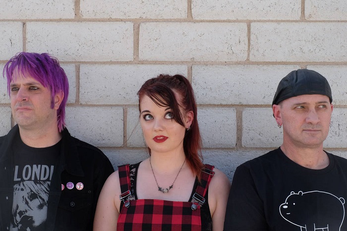 CRIMSON RIOT: il video della nuova ‘Shatter’