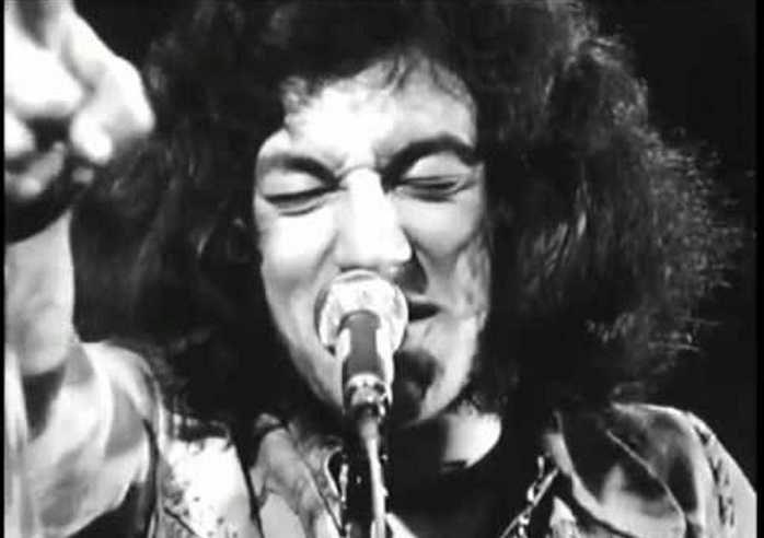 Guarda la performance di BRIAN JOHNSON con i GEORDIE, la sua band pre-AC/DC