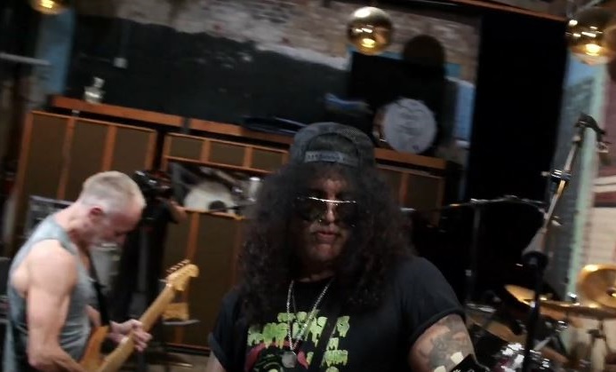 SLASH, PHIL COLLEN e ROBERT DELEO suonano ‘Fire’ di JIMI HENDRIX (Video)