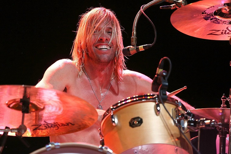 FOO FIGHTERS: guarda il concerto tributo a TAYLOR HAWKINS in diretta streaming