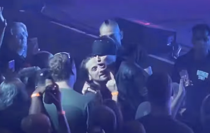 THE CULT: il cantante IAN ASTBURY si precipita tra il pubblico per sedare una lite tra i fan (Video)