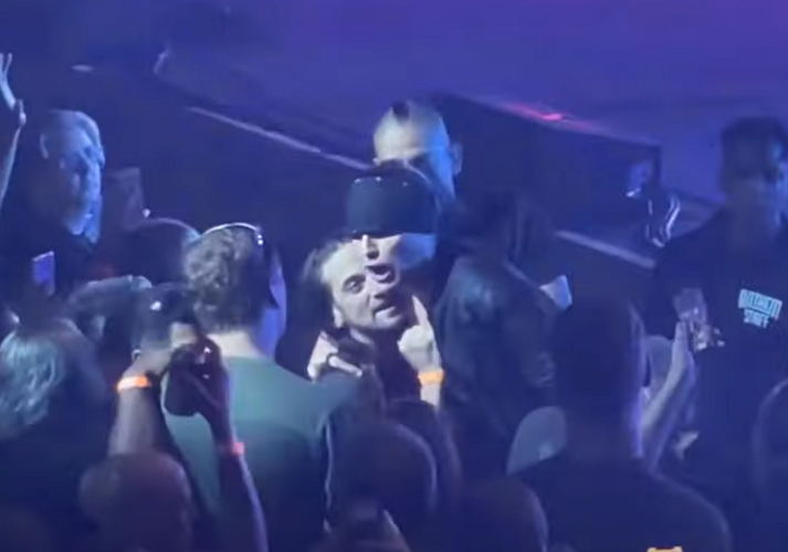 THE CULT: il cantante IAN ASTBURY si precipita tra il pubblico per sedare una lite tra i fan (Video)