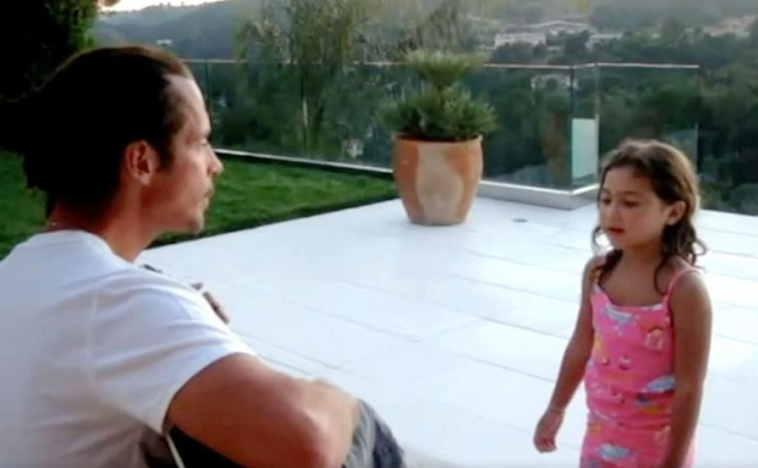 Guarda un video di CHRIS CORNELL che suona e canta insieme a sua figlia